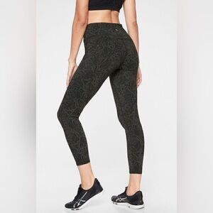 Athleta Black Reflective Contender ⅞ Tight Medium Running Zip Pockets Floral